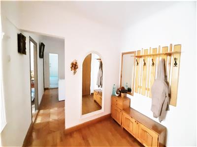 Apartament 4 camere ,Cetate, decomandat, 2 bai, 75000 euro