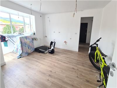 Apartament 3 camere Cetate-Piata,renovat recent 65000 euro