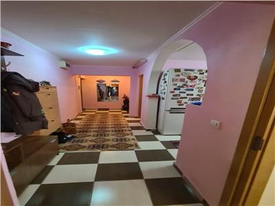 Apartament 3 camere Cetate-Mercur,etaj 2