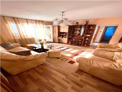 Apartament 3 camere Cetate,etaj 3,75000 eueo