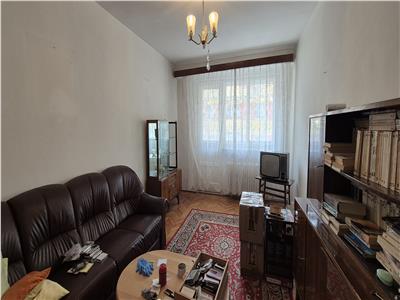 Apartament 3 camere decomandat ,etaj 1, Centru 75000 euro
